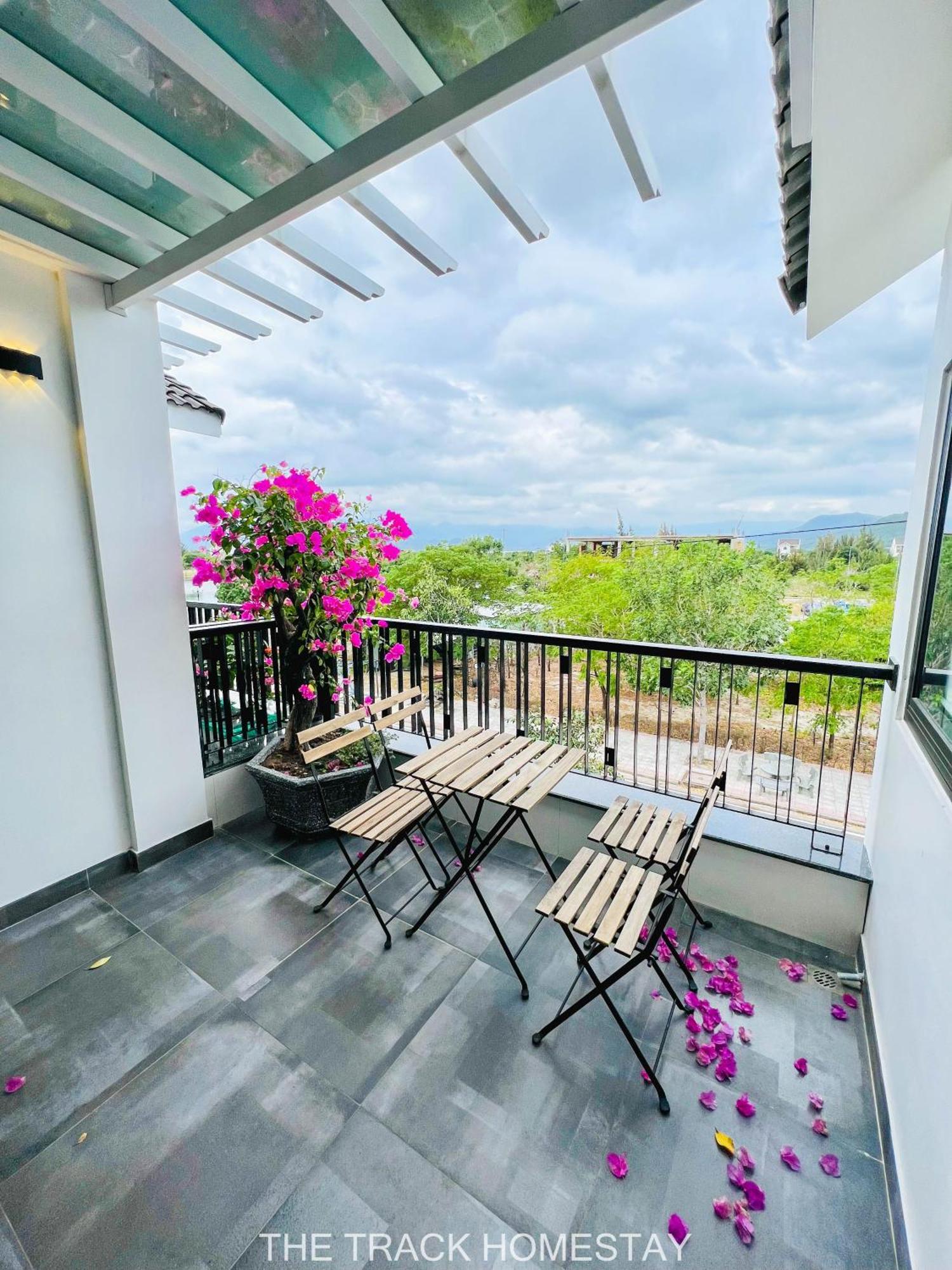 The Track Homestay - Near Bai Dai Beach Cam Lam Exterior photo